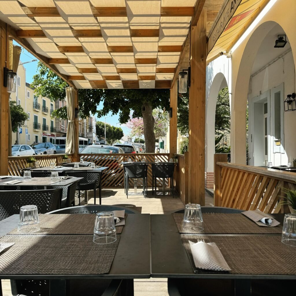 Design de interiores de luxo Algarve, Restaurante António Moncarapacho, Projetos de interiores restaurantes. Arquitetura de interiores Olhão, Decoração rústico-chic, The Creative & Co projetos, Renovação de restaurantes luxo, Bife na pedra Moncarapacho