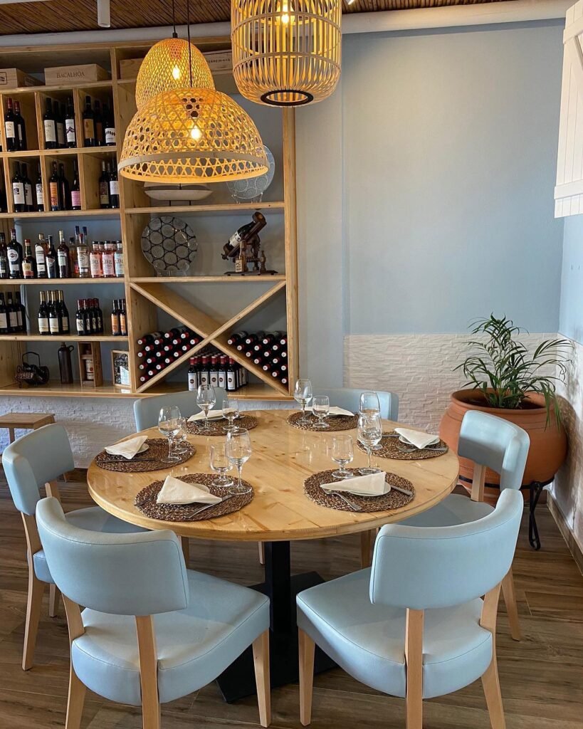 Design de interiores de luxo Algarve, Restaurante António Moncarapacho, Projetos de interiores restaurantes. Arquitetura de interiores Olhão, Decoração rústico-chic, The Creative & Co projetos, Renovação de restaurantes luxo, Bife na pedra Moncarapacho