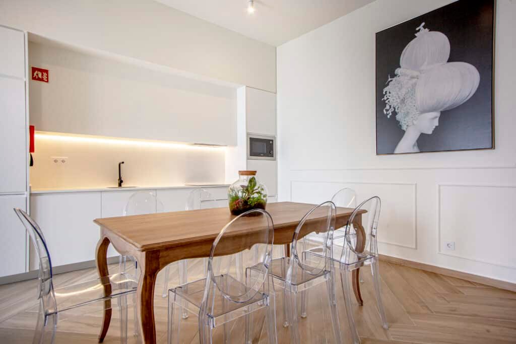 Projeto de Reabilitação e Interiores: Jacarandá Guest House, Faro Assinatura: The Creative & Co Tipologia: Boutique Guest House