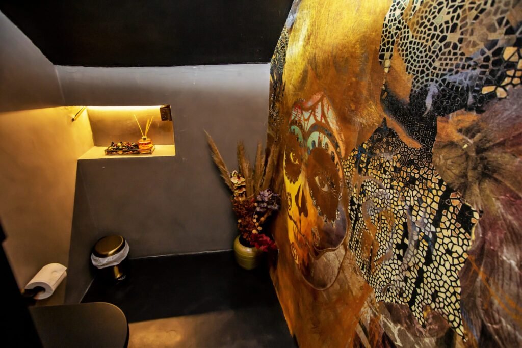 Design de interiores restaurante de luxo Algarve Etxea" ou "Decoração moderna restaurante Carvoeiro The Creative Portugal Descubra o projeto de design de interiores do Etxea Restaurant no Algarve. Um conceito de luxo assinado pela The Creative & Co que une o histórico ao moderno. Restaurante